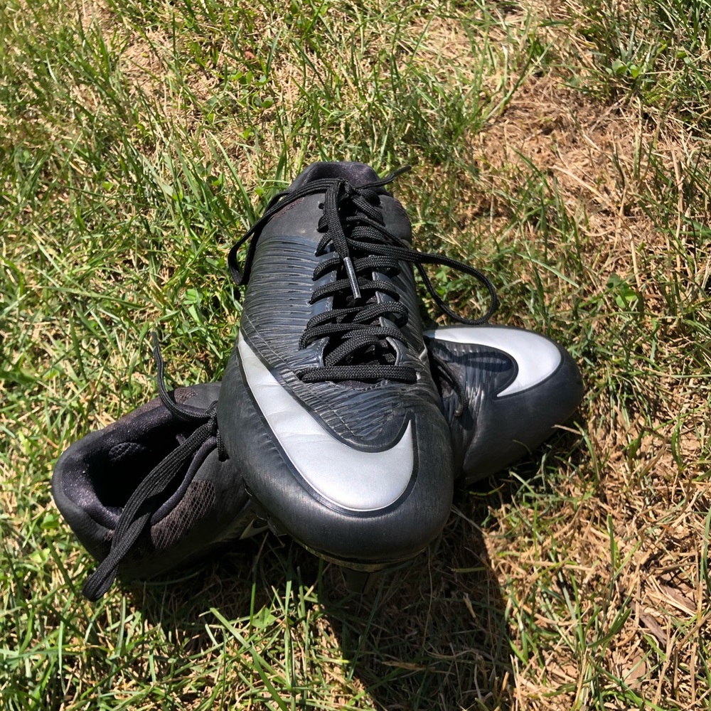 Soccer cleats - Size 8.5